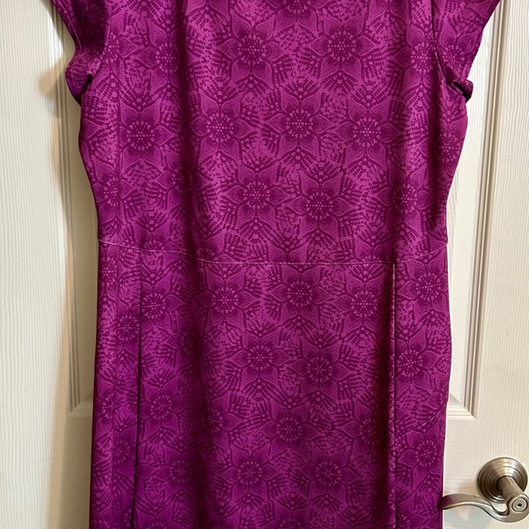 LL Bean women’s Sports dress, plum colored pattern - Picture 4 of 4